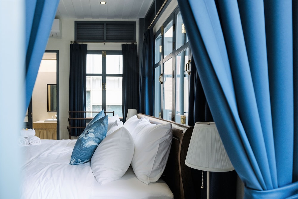 Colonial Suite photo 2