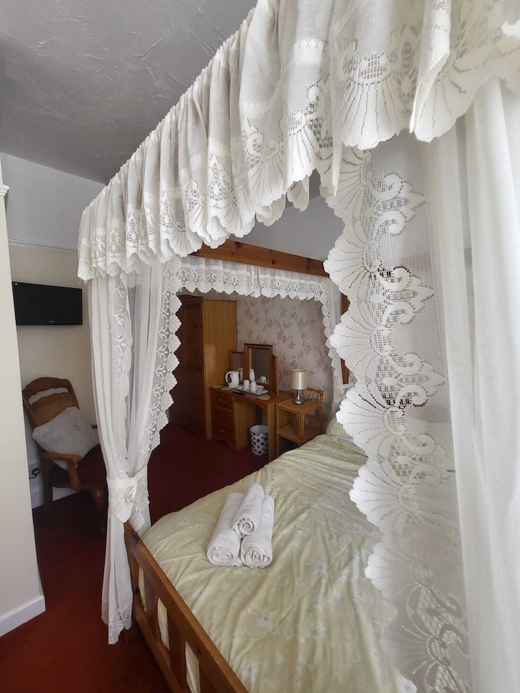 Double Room (Room 7 - 4 Poster Bed) photo 3