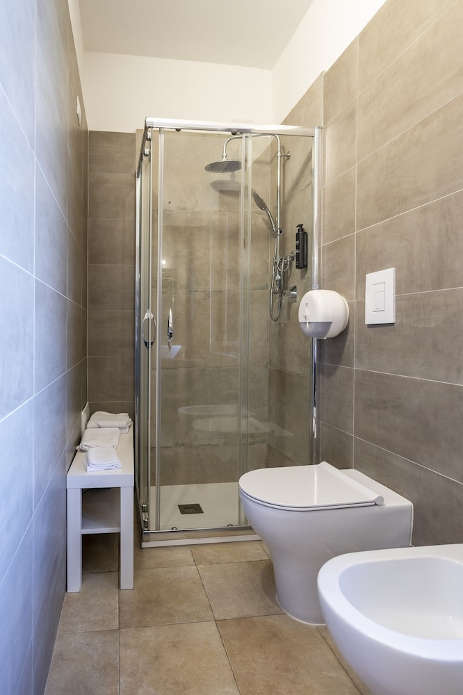 Standard Double Room - Photo 19