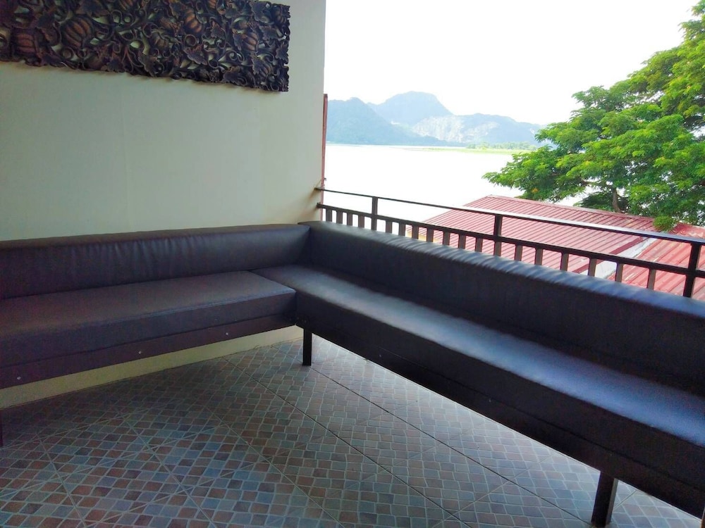 Alice River View Suite photo 3
