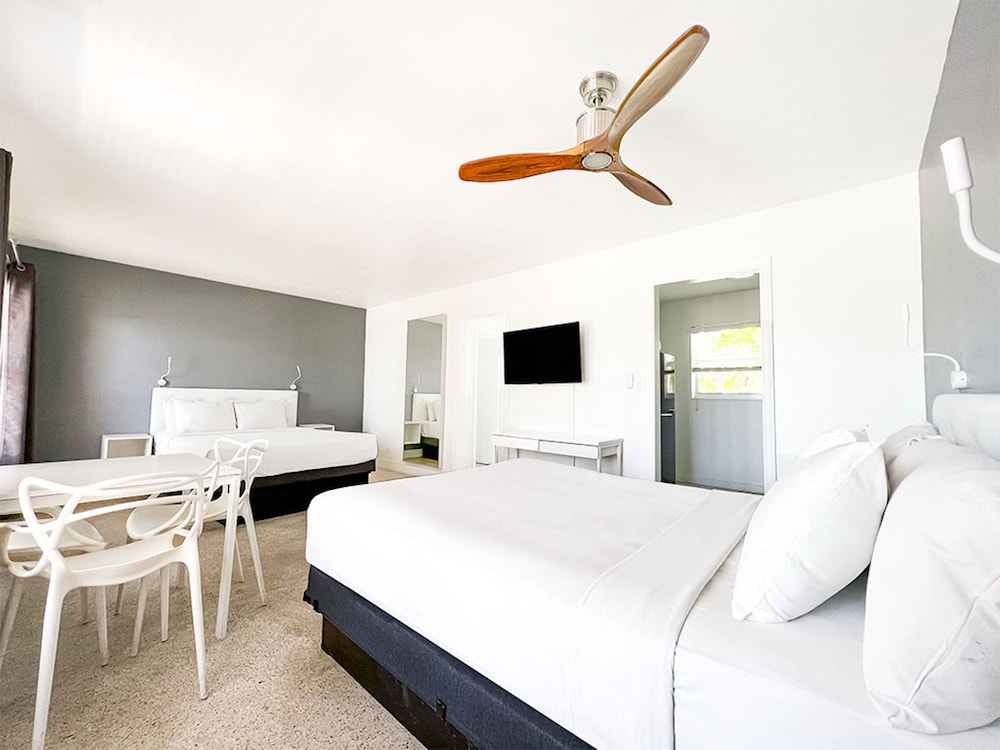 Deluxe Studio, 2 Queen Beds