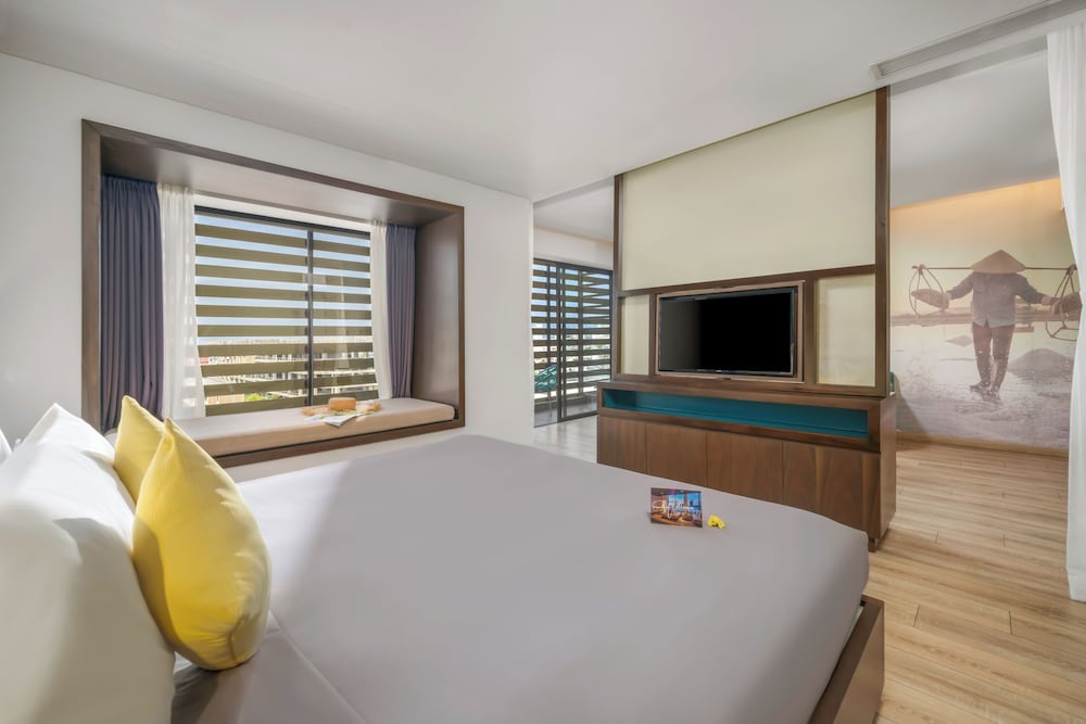 Satya Suite Balcony Church View photo 3
