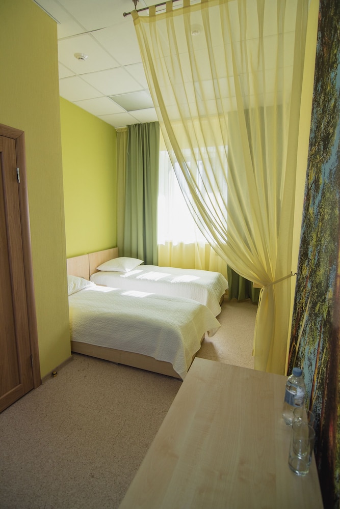 Economy Twin Room, Shared Bathroom photo 2