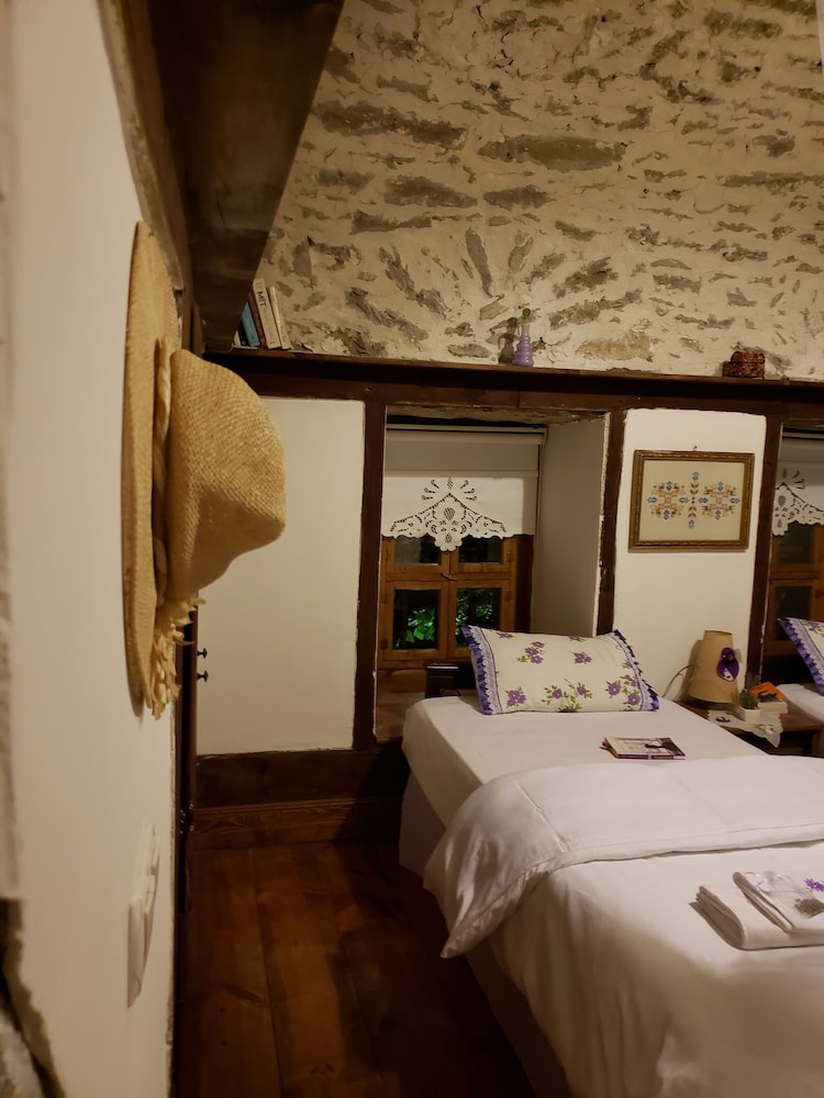 Romantic Triple Room, 1 Bedroom, Garden View