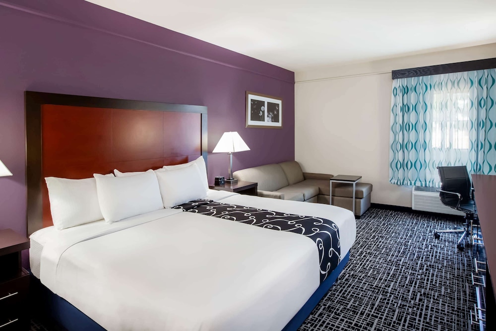 Deluxe Room, 1 King Bed, Non Smoking (Family) - Photo 1