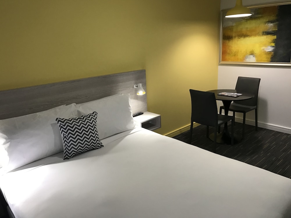 Max Queen Suite + Grab n Go Bites