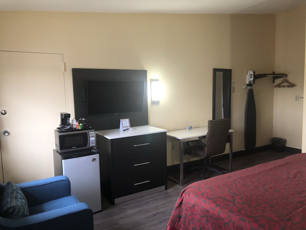 Standard Room, 1 King Bed - Photo 3