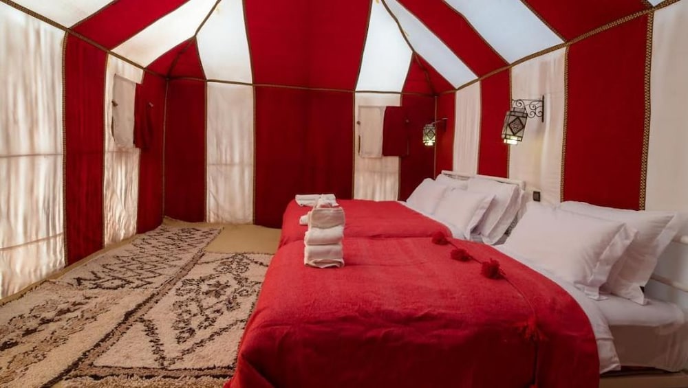 Deluxe Tent photo 2