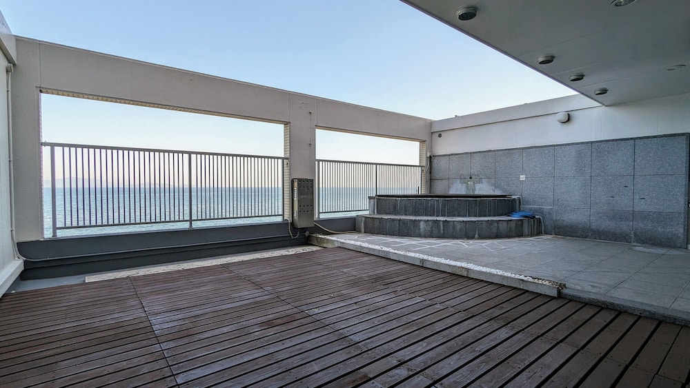 Family Twin Room, 4 Bedrooms, Smoking, Sea View photo 2