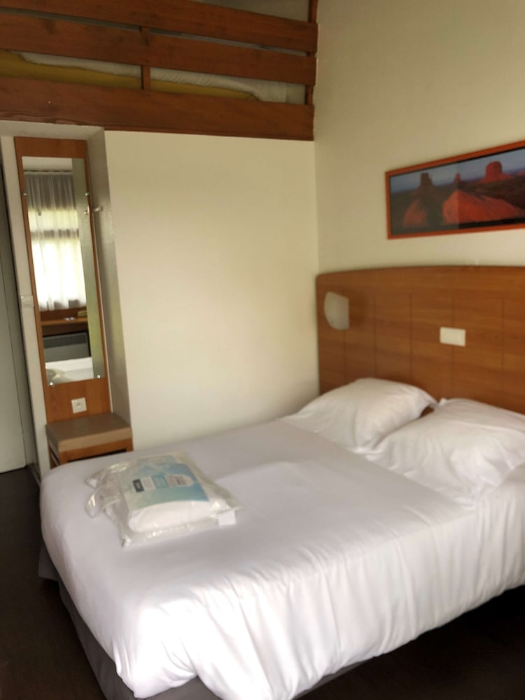 Standard Room, 2 Twin Beds - Photo 3
