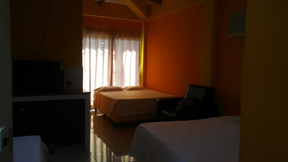 Basic Double Room, 2 Double Beds photo 3
