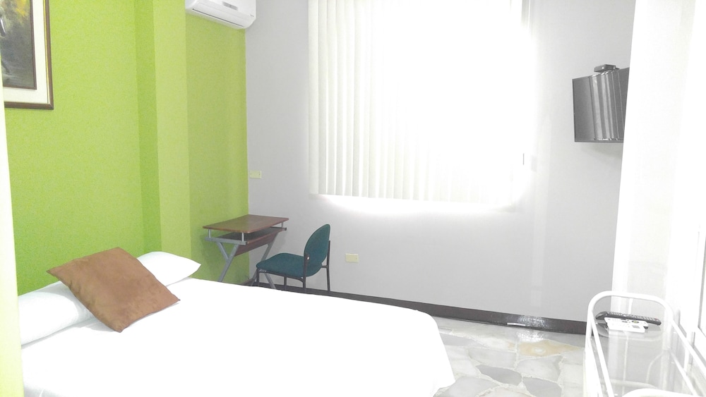 Standard Suite, 1 Bedroom, Kitchenette, Park View photo 2