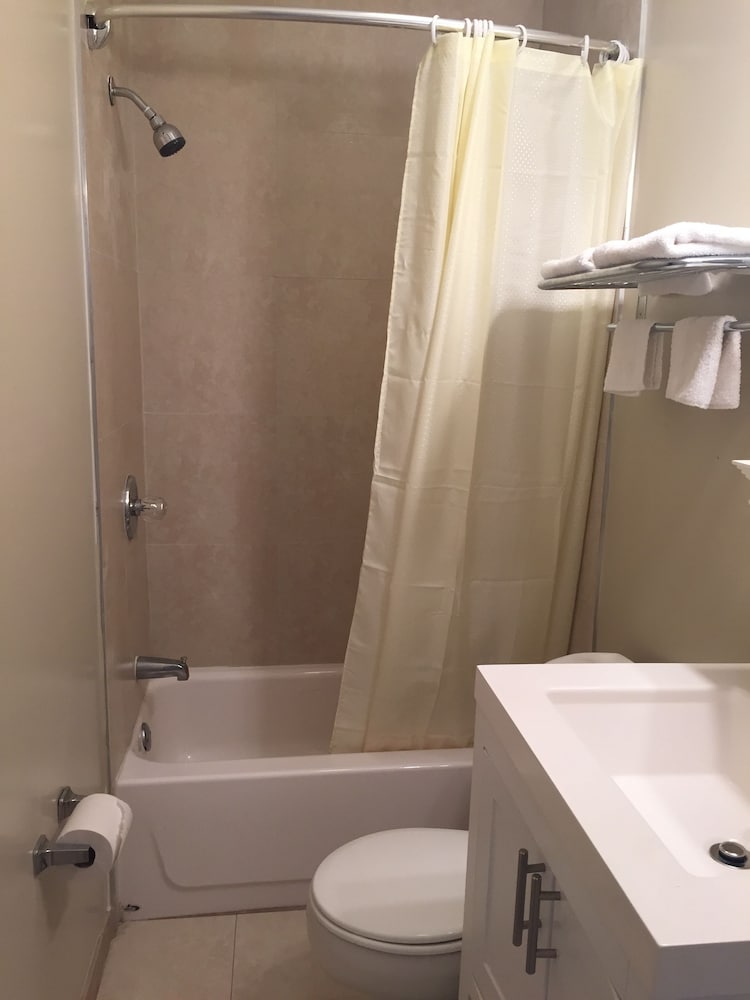 Suite, 1 King Bed, Non Smoking photo 3
