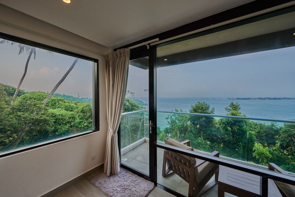 Deluxe Twin Room, Non Smoking, Partial Ocean View - Photo 6