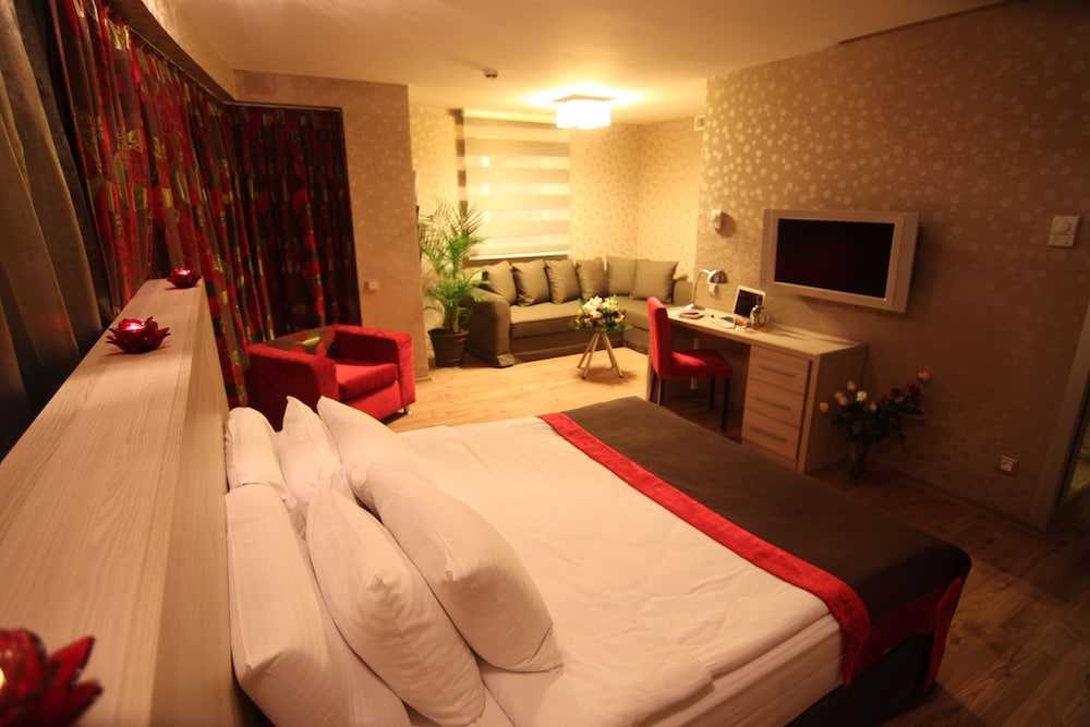 Suite, 1 Double Bed - Photo 2