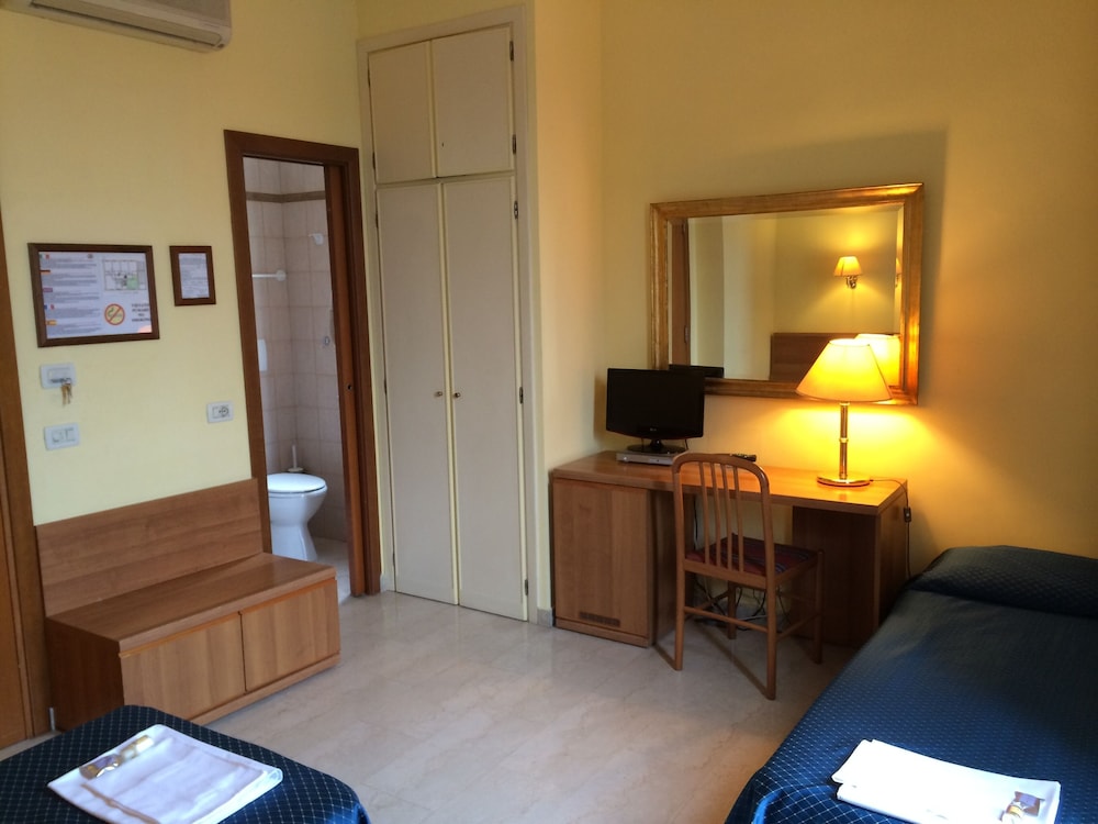Standard Room photo 3