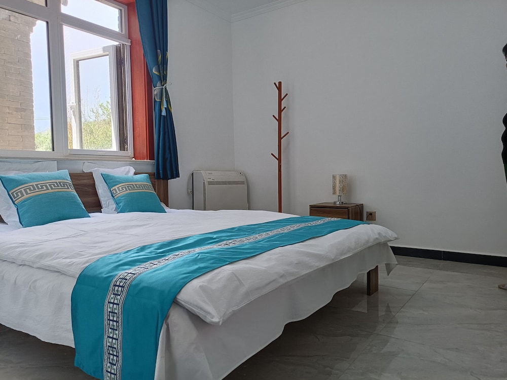 Family Triple Room, Multiple Beds, Ensuite, Mountain View photo 1