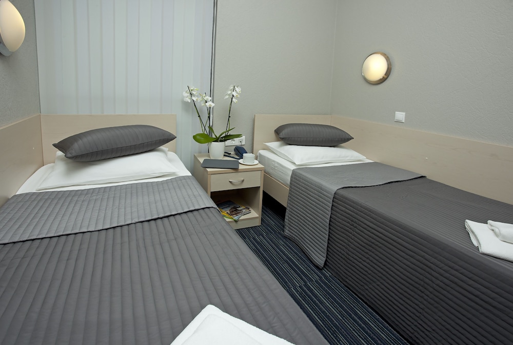 Twin Room (12 часов/hours) photo 1