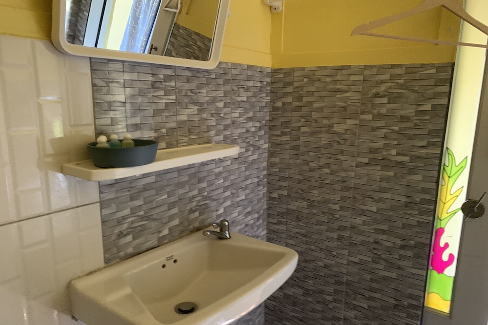 Superior Bungalow - Photo 4