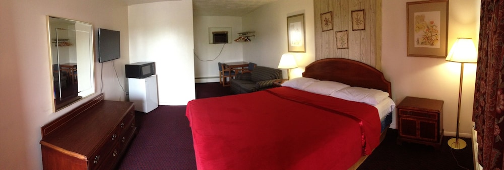 Standard Room (Two Double Beds & Bunk Bed) photo 3