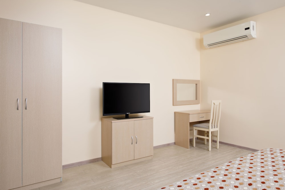 Family Apartment, 2 Bedrooms photo 3