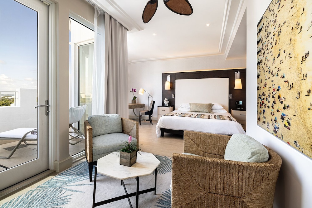 Junior Suite, 1 King Bed, Mobility Accessible, Balcony