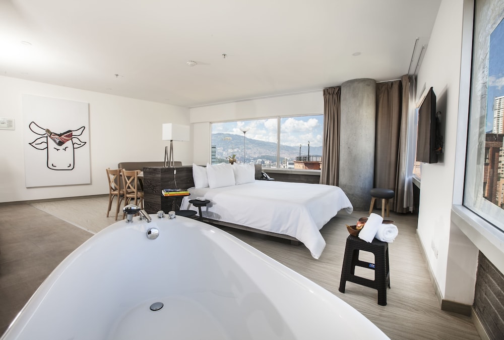 Panoramic Suite, City View