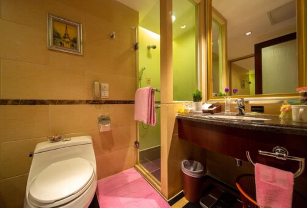DELUXE KING ROOM - Photo 7