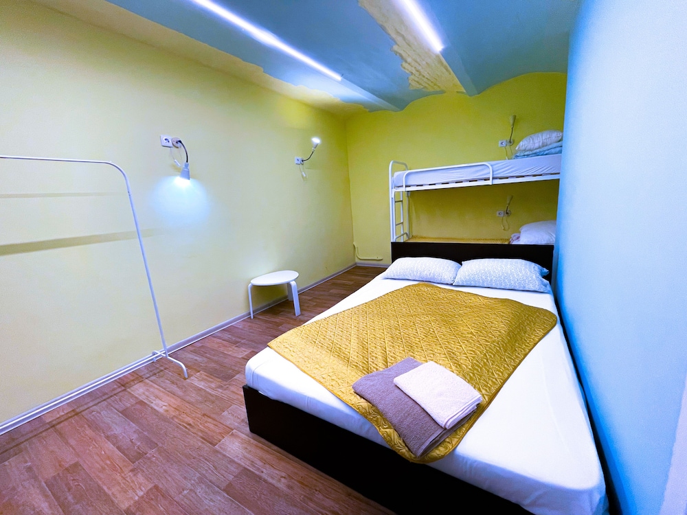 Family Room, Multiple Beds photo 2