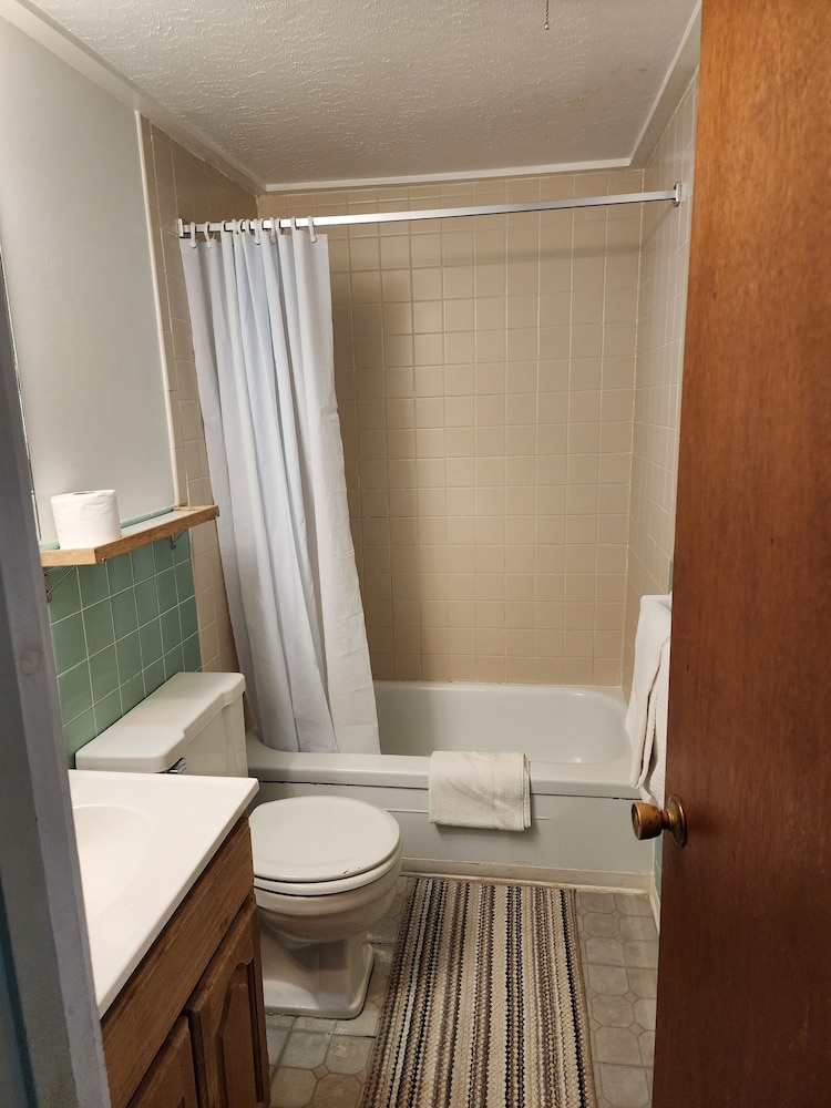 Economy Room, 1 Queen Bed, River View photo 2