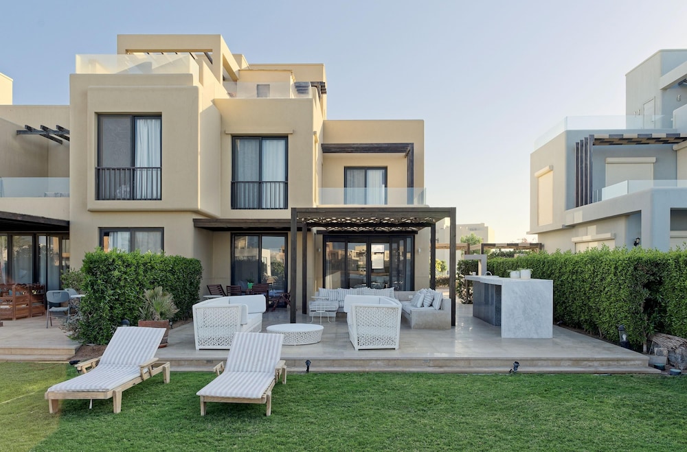 Villa photo 1