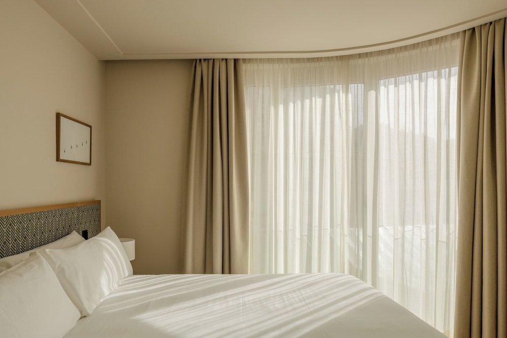Deluxe Apartment, City View photo 2