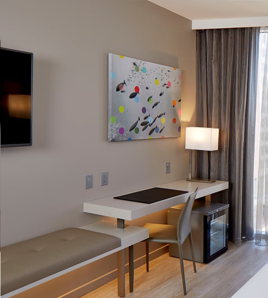 Deluxe Room, 1 King Bed, Balcony (Hearing Accessible)