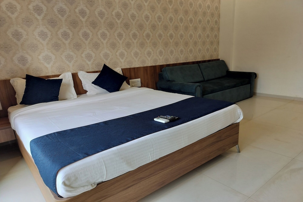 Executive Room - Photo 10