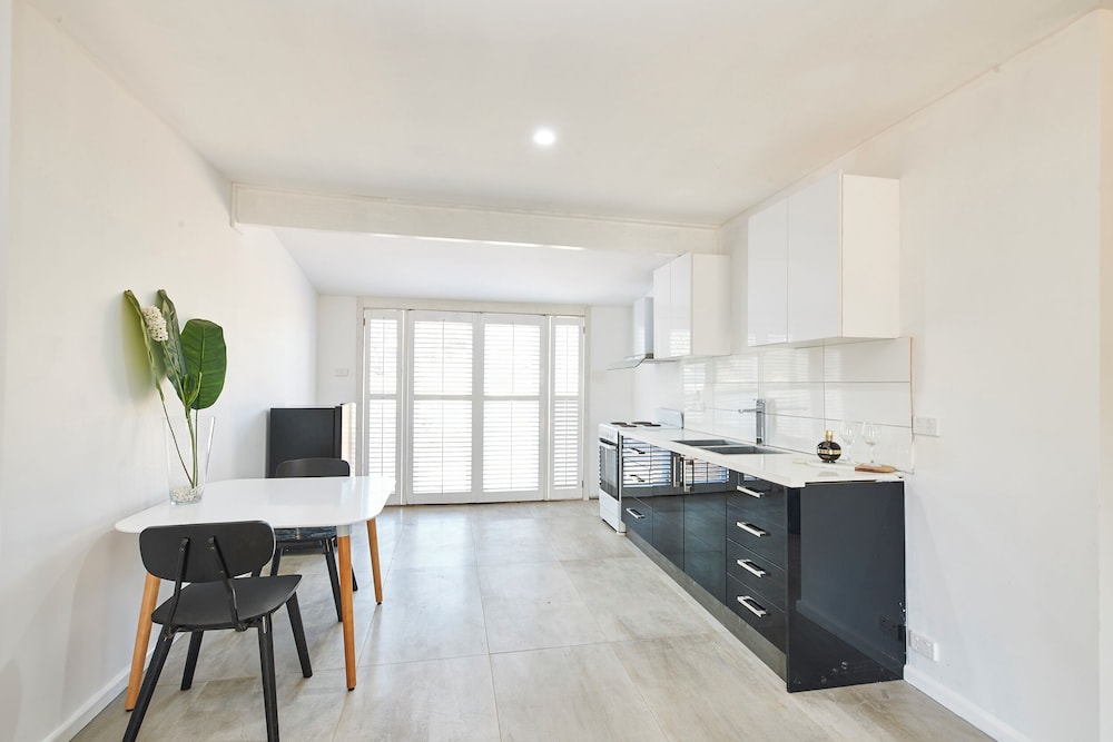 Luxury Studio Suite, Hill View