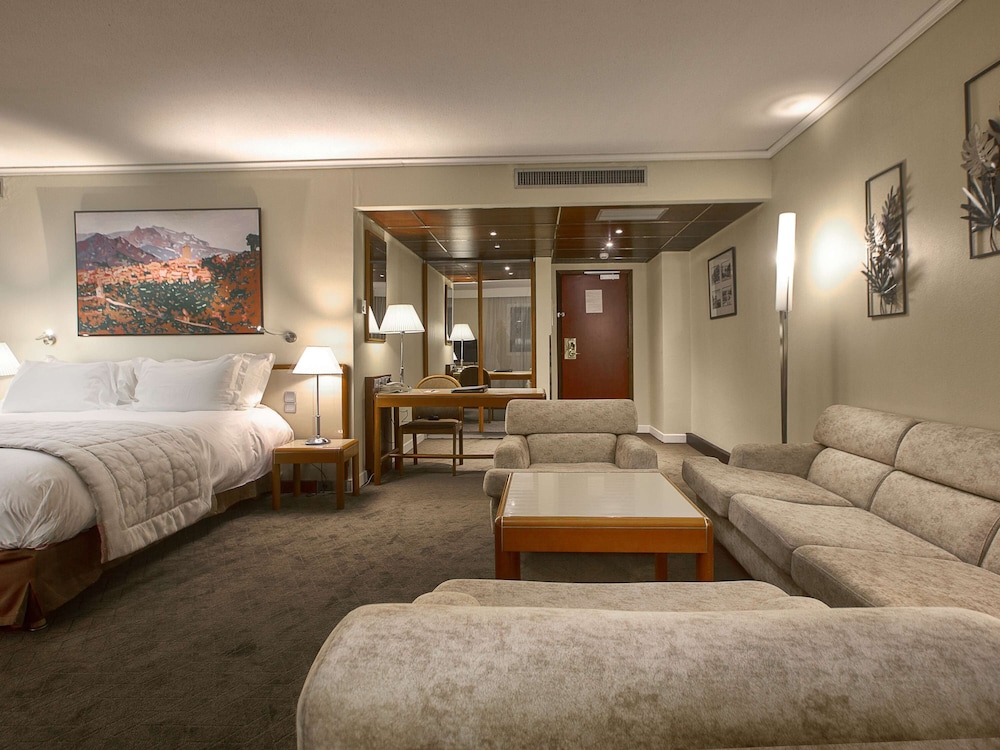 Junior Suite, 1 King Bed - Photo 3