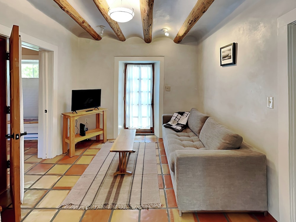 House (2 Bedrooms)