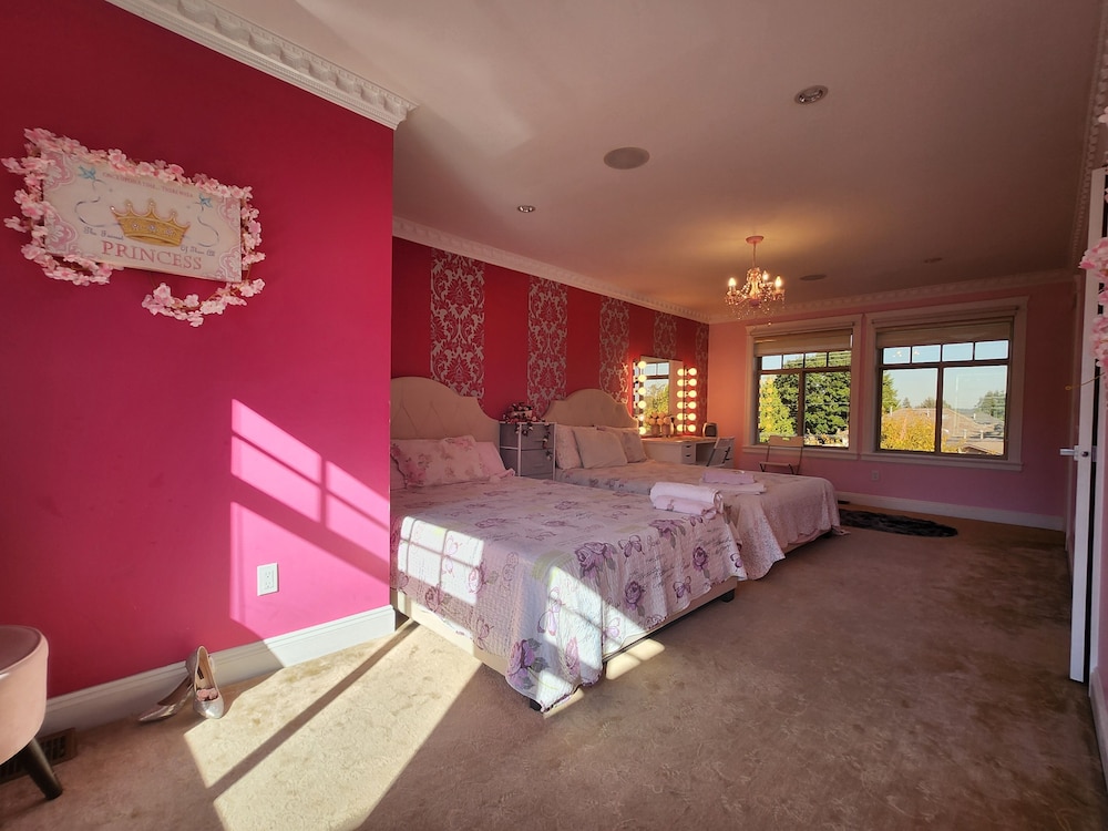 Romantic Suite, 2 Queen Beds, Non Smoking, Executive Level photo 1