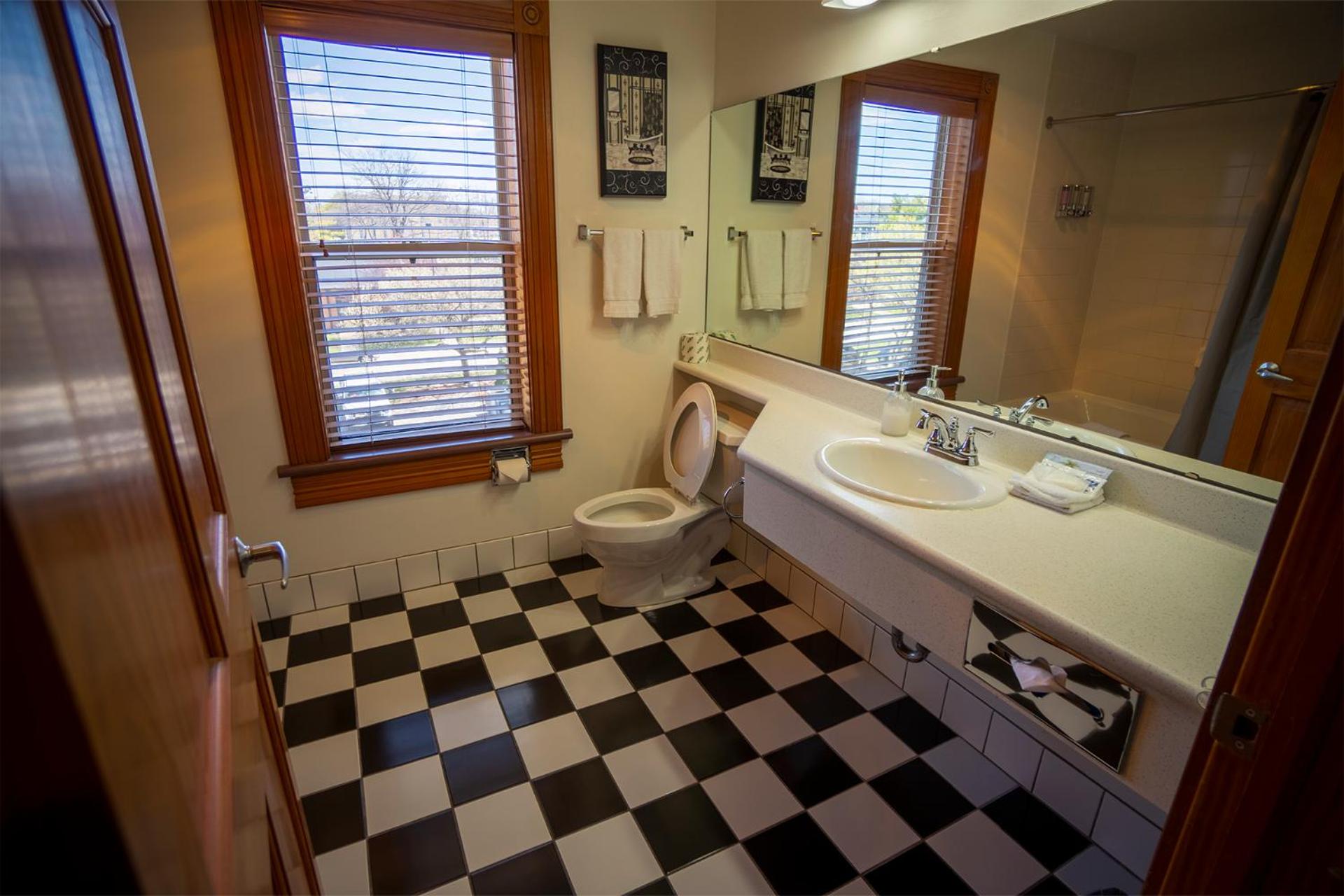 King Suite - Photo 4