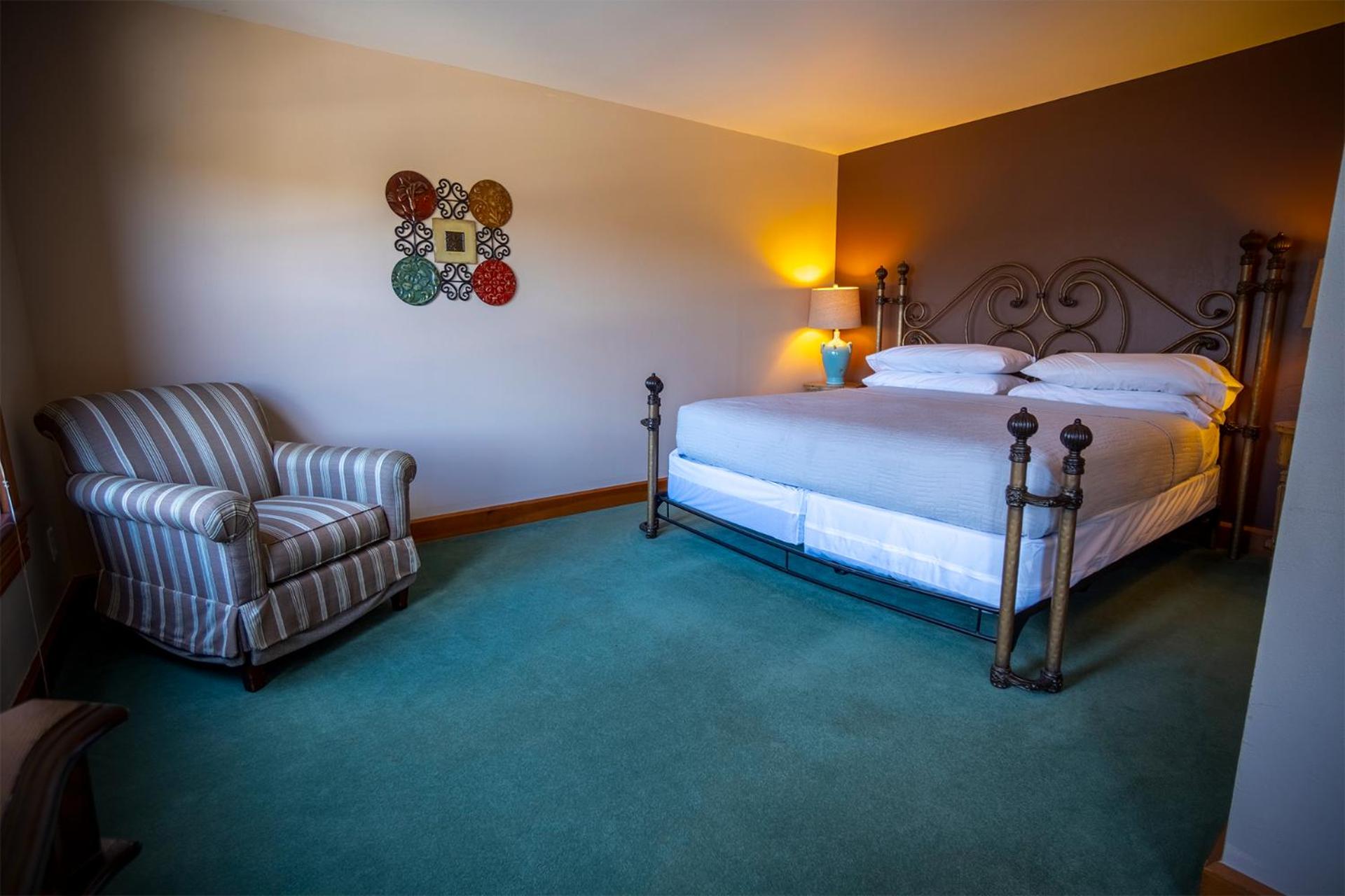 King Suite - Photo 3