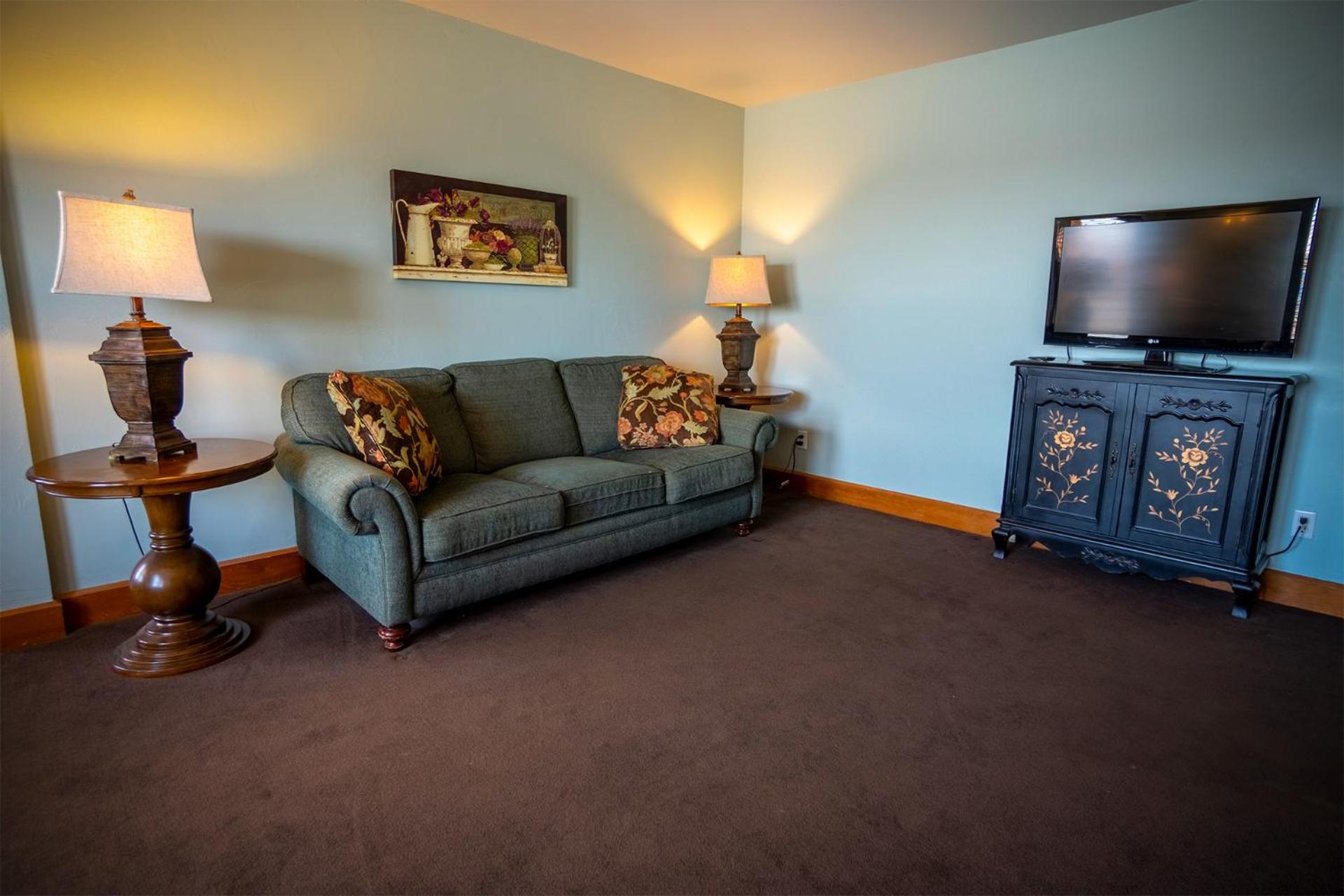 Deluxe King Suite - Photo 2
