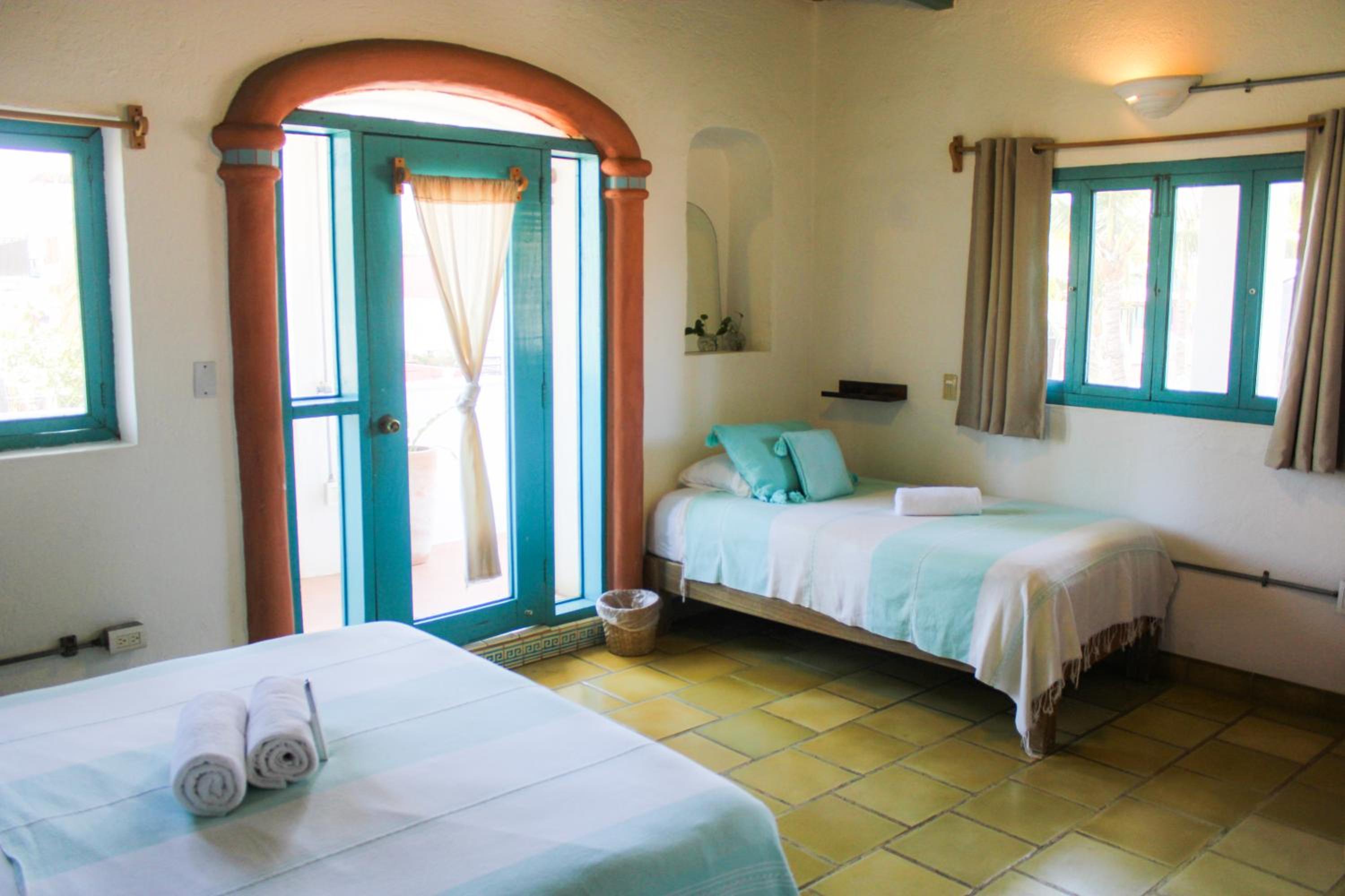 Triple Room with City View - Photo 19