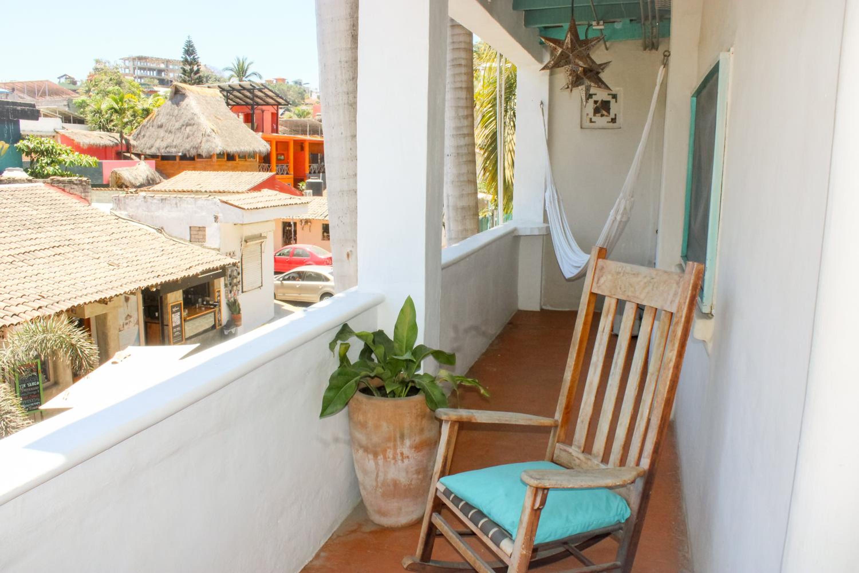 Triple Room with City View - Photo 7