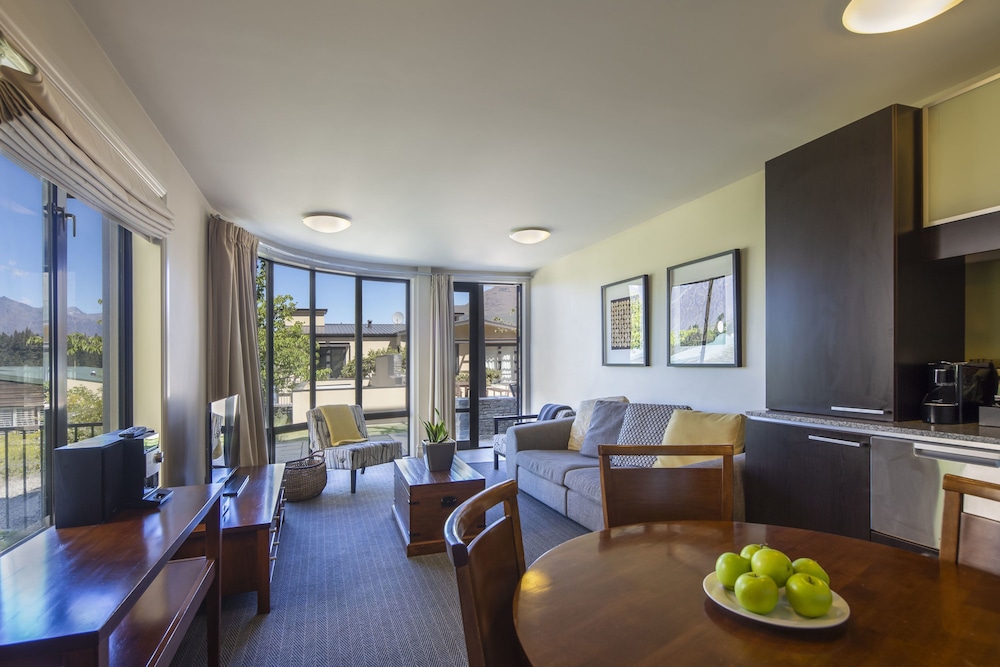2 Bedroom Garden Suite - Photo 2