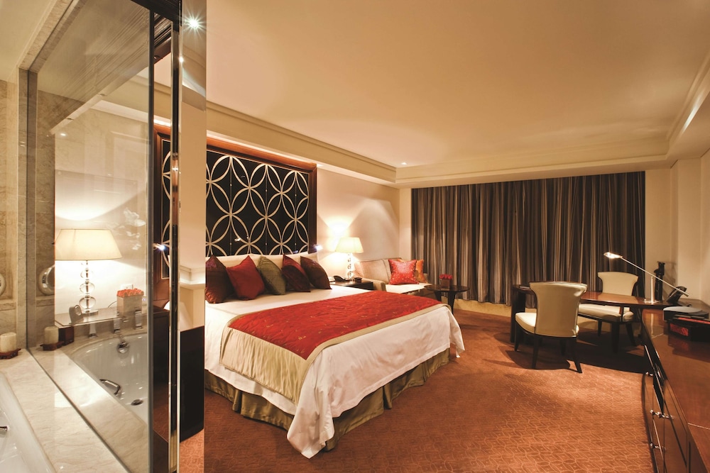 Deluxe King Room - Photo 7