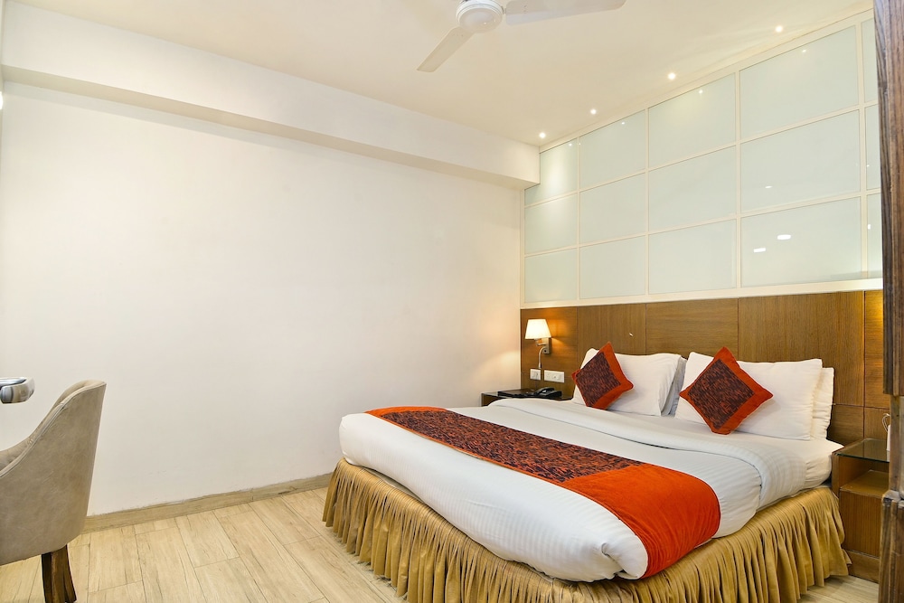 Family Room (2 Rooms with 1 Washroom) photo 2