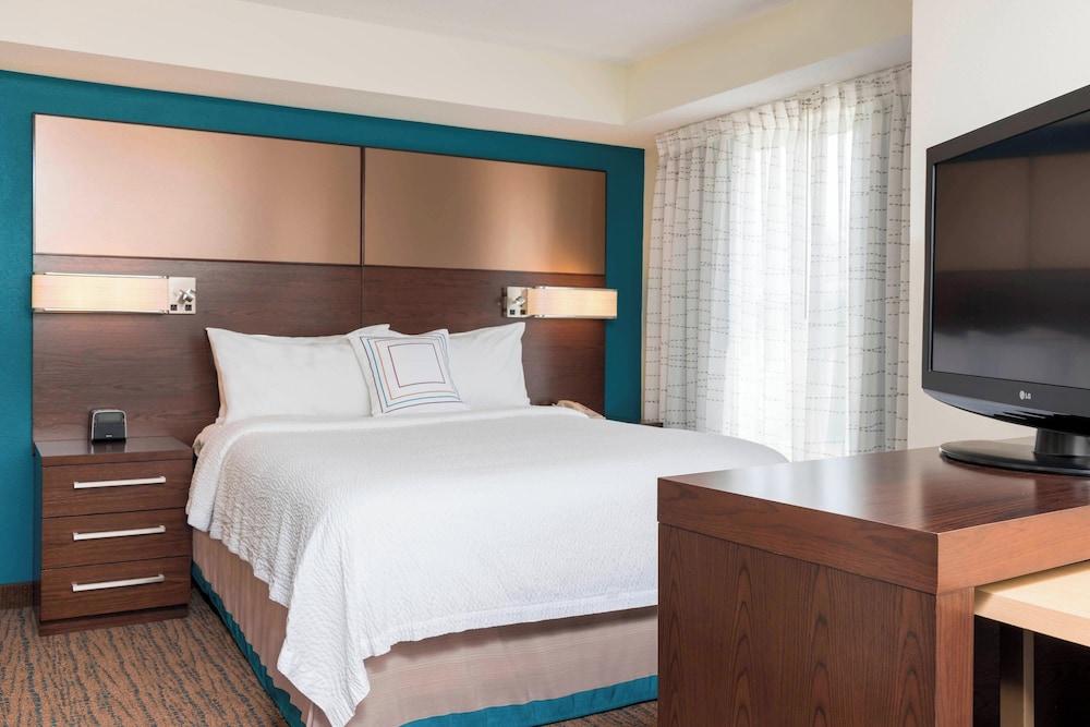 Studio Suite, 1 Queen Bed with Sofa bed (Hearing Accessible) photo 1