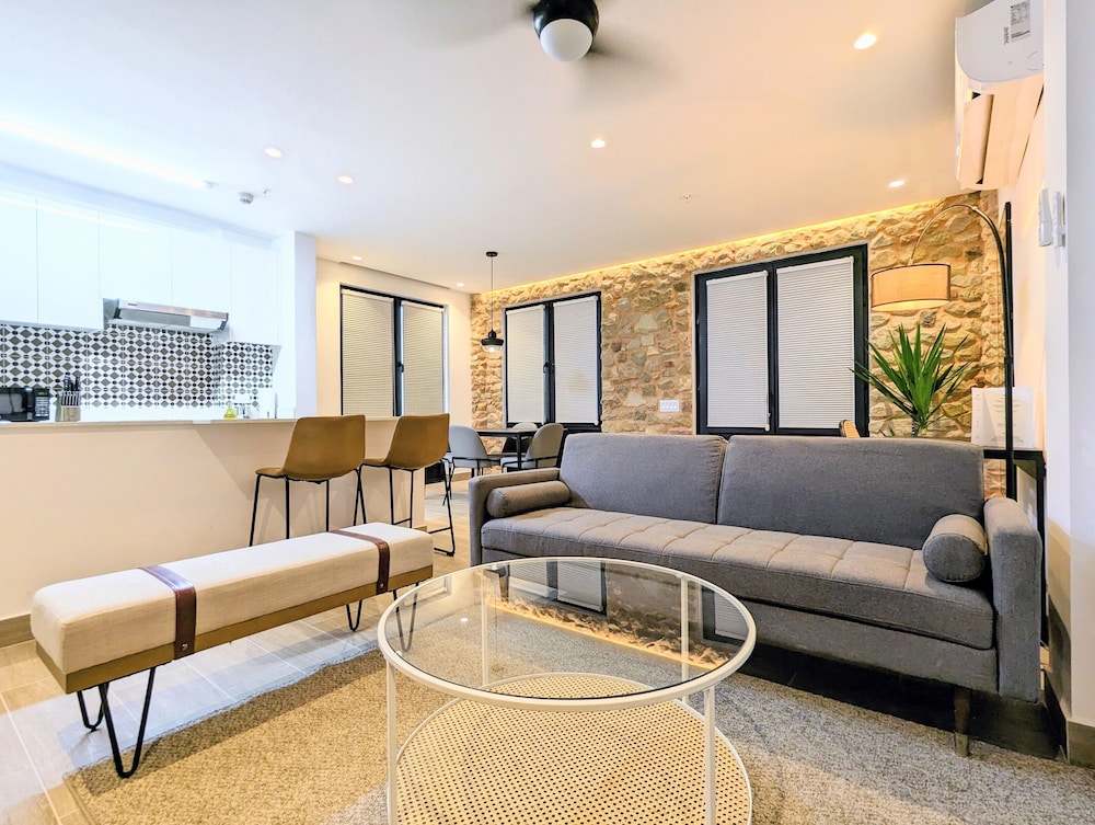Apartment (2F)