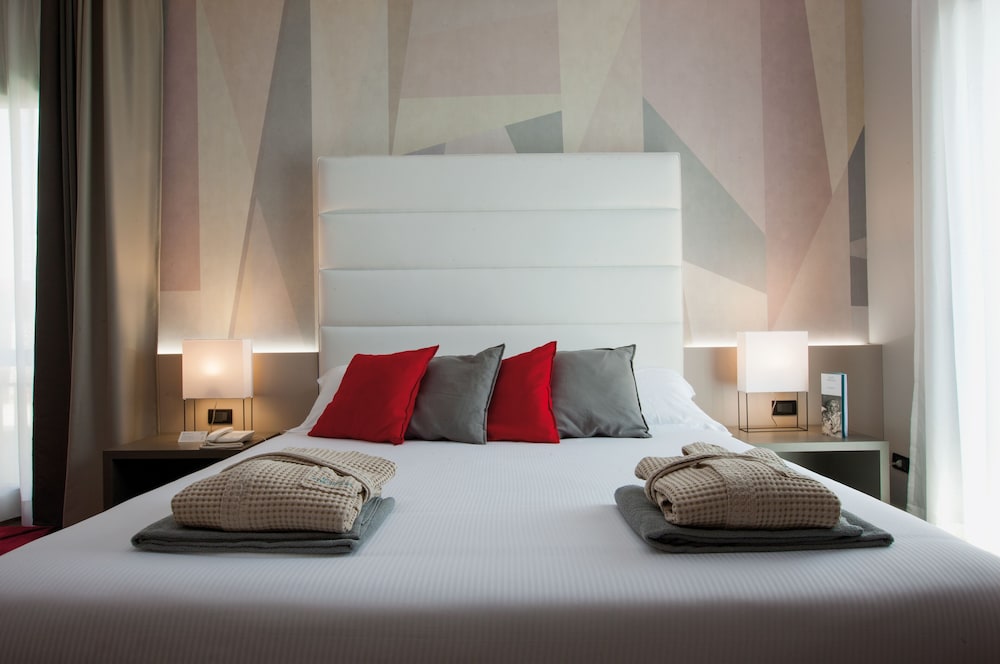 Junior Double Room, 1 King Bed, Fireplace, Resort View - Photo 5