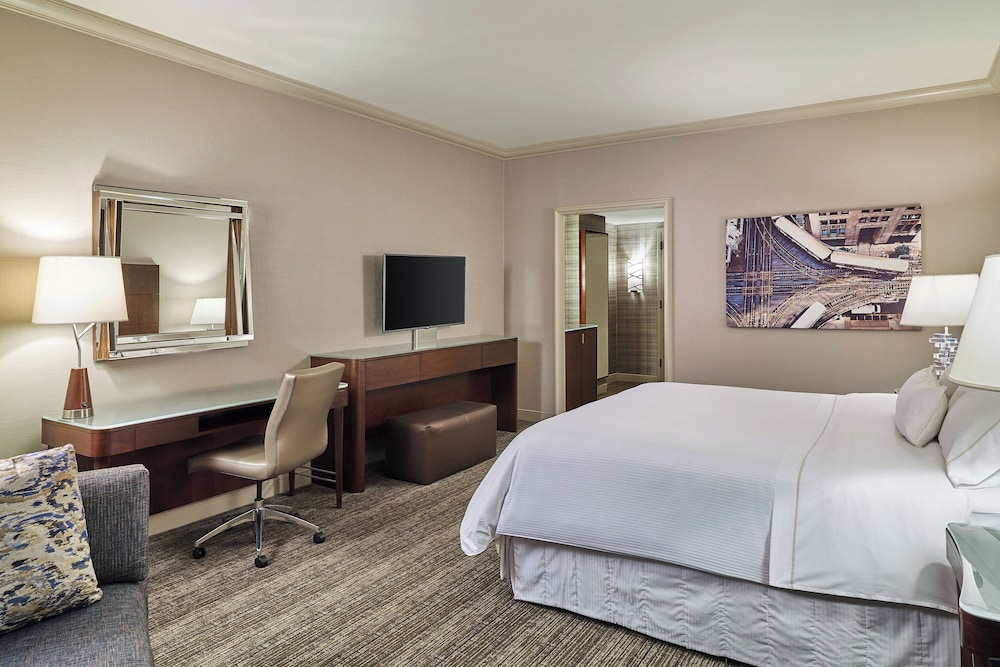 Traditional Room, 1 King Bed (Hearing Accessible) - Photo 2